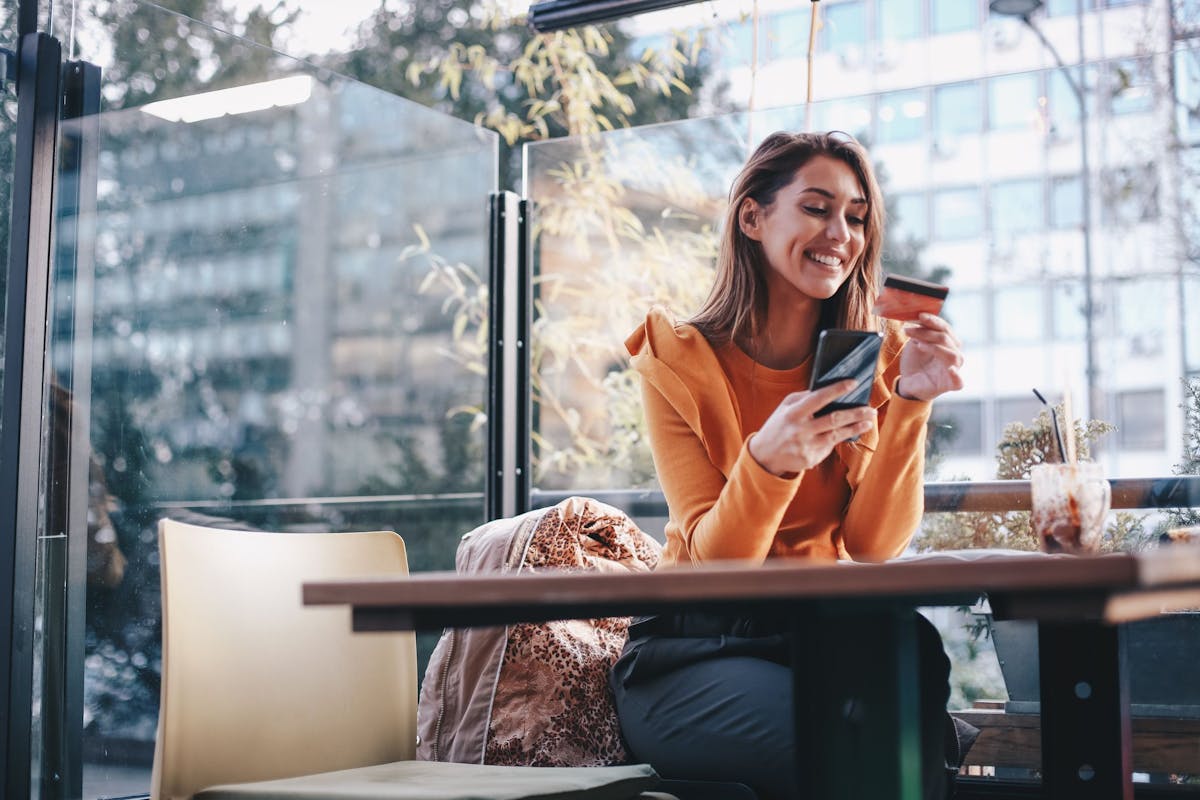 woman using credit card